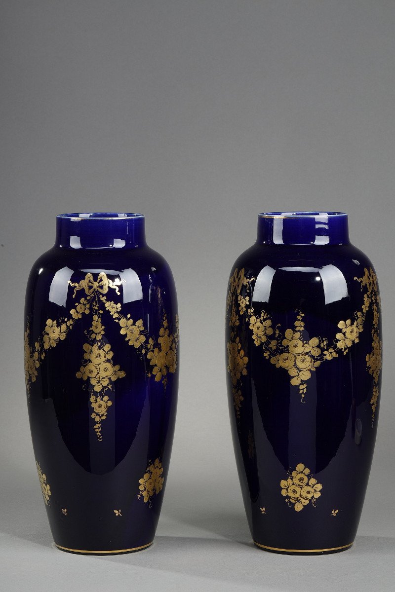 Paire De Vases 1900 En Porcelaine Bleu De Tours