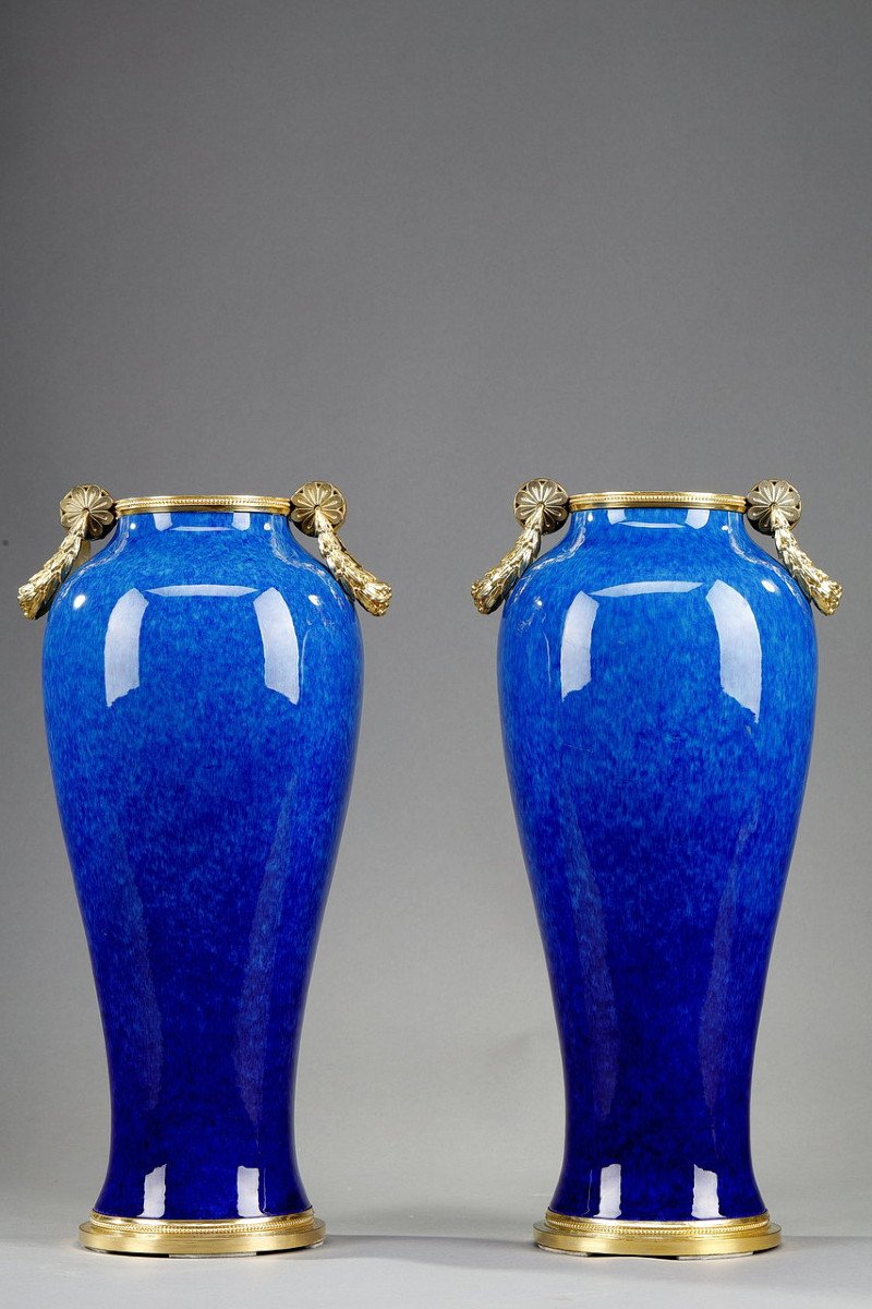 Vases De Sèvres En Céramique à Décor En Camaïeu Bleu Attribués à Paul Milet