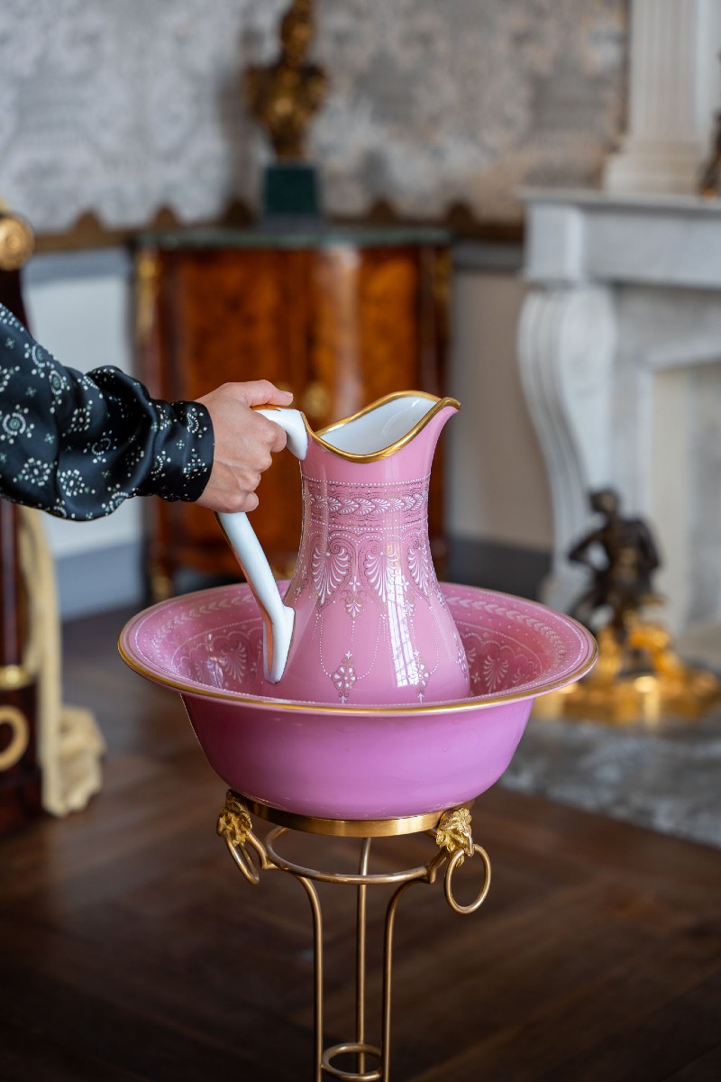 Pichet et son bassin en opaline rose sur piétement en bronze doré, XIXe Siècle-photo-4