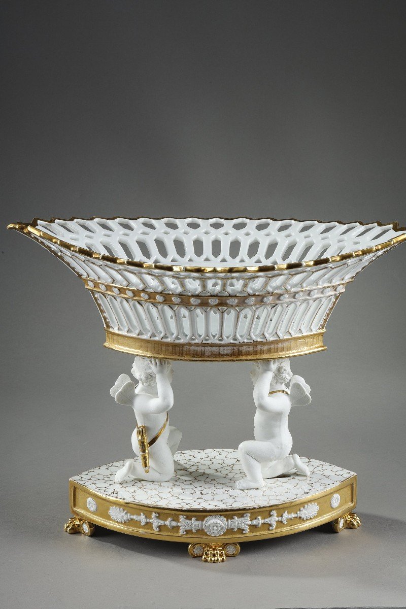 Important Navette Basket In Paris Porcelain Resting On Two Cupids-photo-3