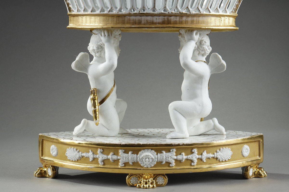 Importante Corbeille Navette En Porcelaine De Paris Reposant Sur Deux Cupidons-photo-1