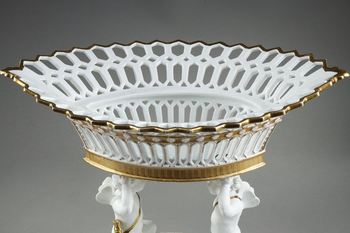 Important Navette Basket In Paris Porcelain Resting On Two Cupids-photo-7