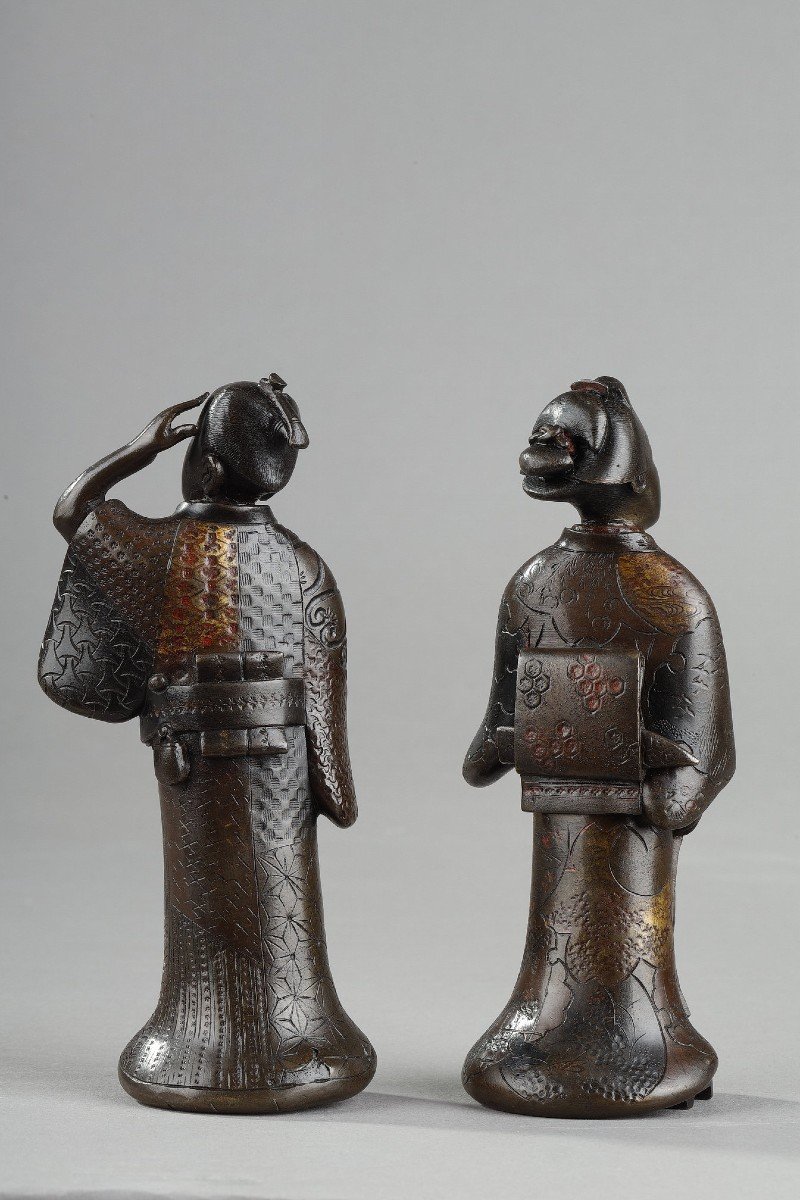 Deux Personnages En Bronze Représentant Une Geisha Et Un Samourai-photo-2