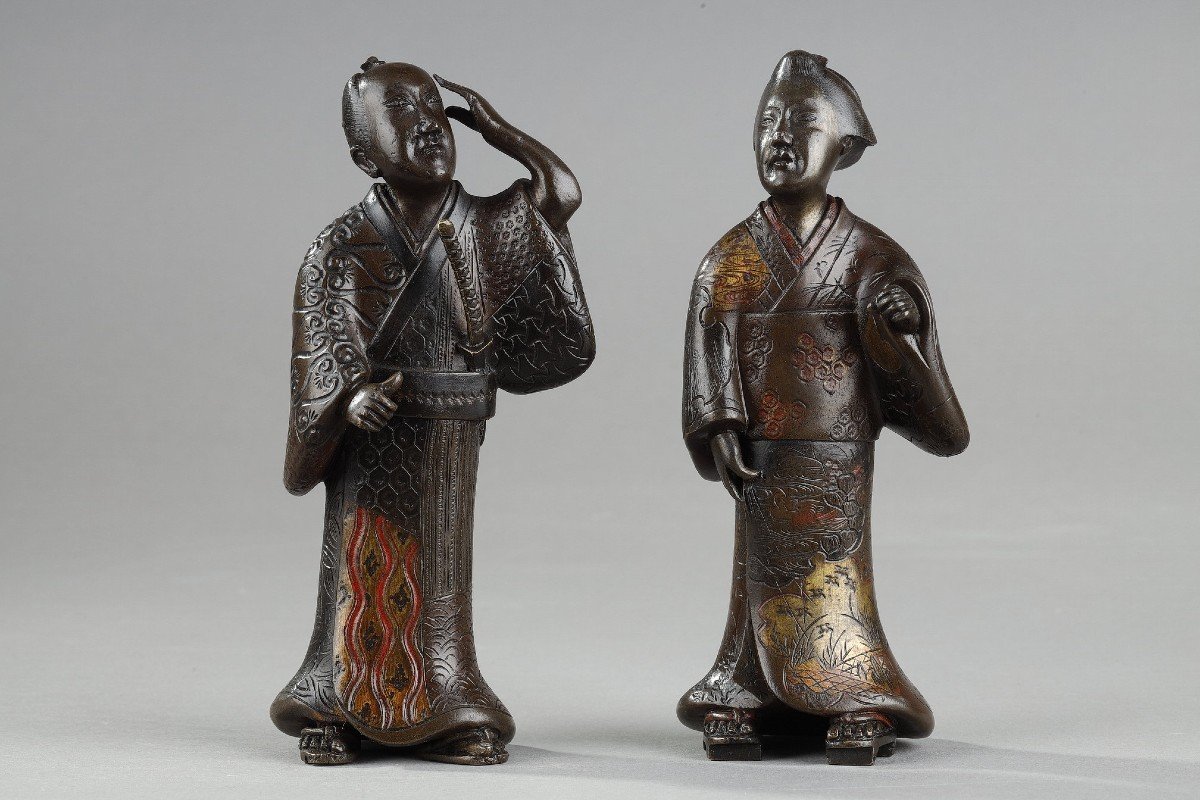Deux Personnages En Bronze Représentant Une Geisha Et Un Samourai-photo-3