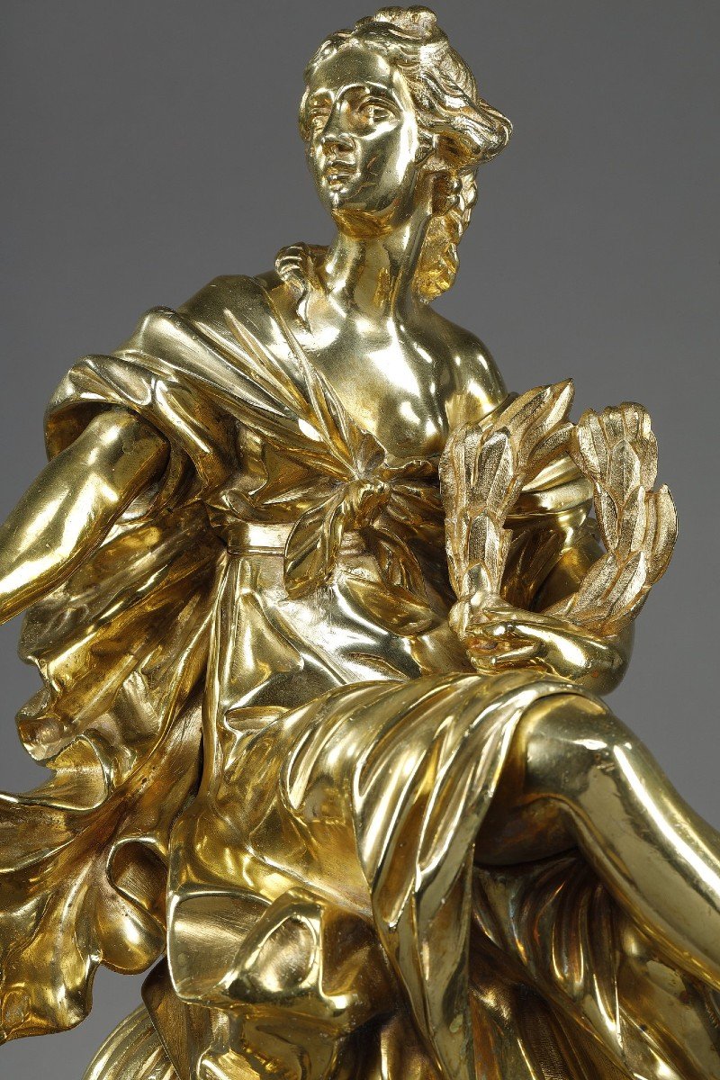 Paire De Chenets En Bronze Doré Et Ciselé à Décor De Muses Assises-photo-3