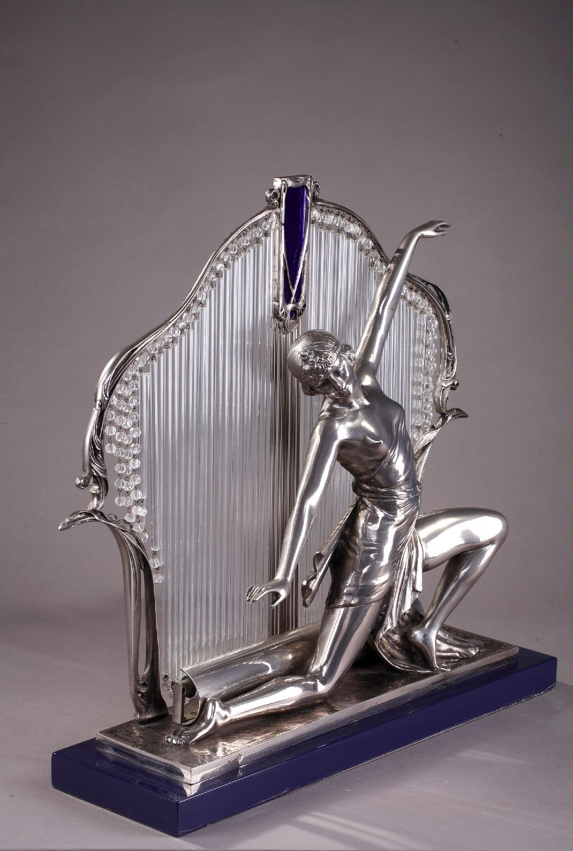 Lampe Art Deco à Décor d'Une Danseuse Sur Scène En Bronze Argenté