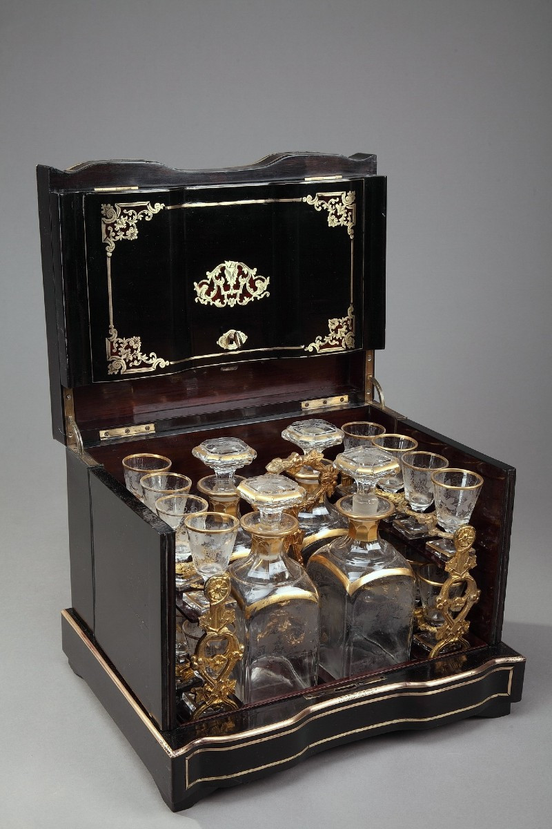 Cave à liqueur Napoléon III en bois d'ébène et incrustations de laiton