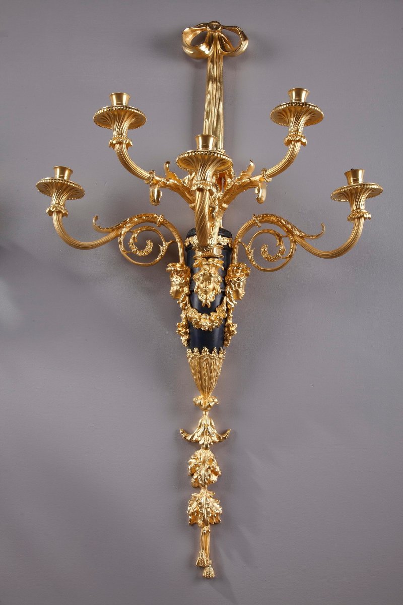 Très grande paire d'appliques de style Louis XVI d'après Thomire-photo-2