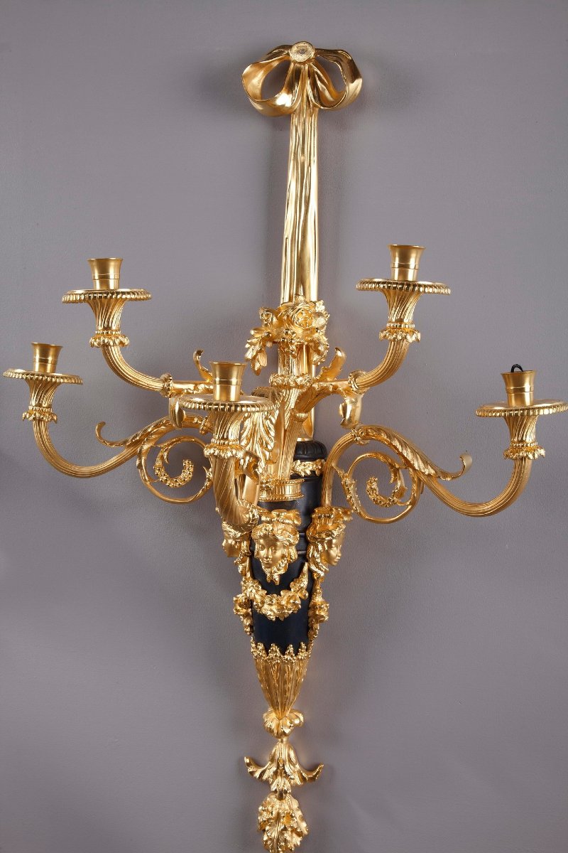 Très grande paire d'appliques de style Louis XVI d'après Thomire-photo-3