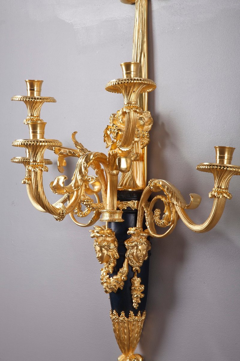 Très grande paire d'appliques de style Louis XVI d'après Thomire-photo-4