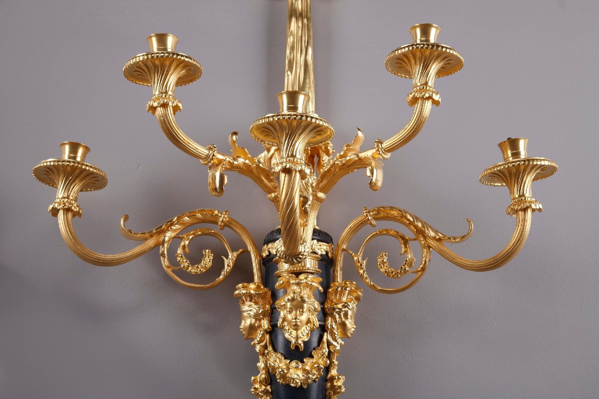 Très grande paire d'appliques de style Louis XVI d'après Thomire-photo-2
