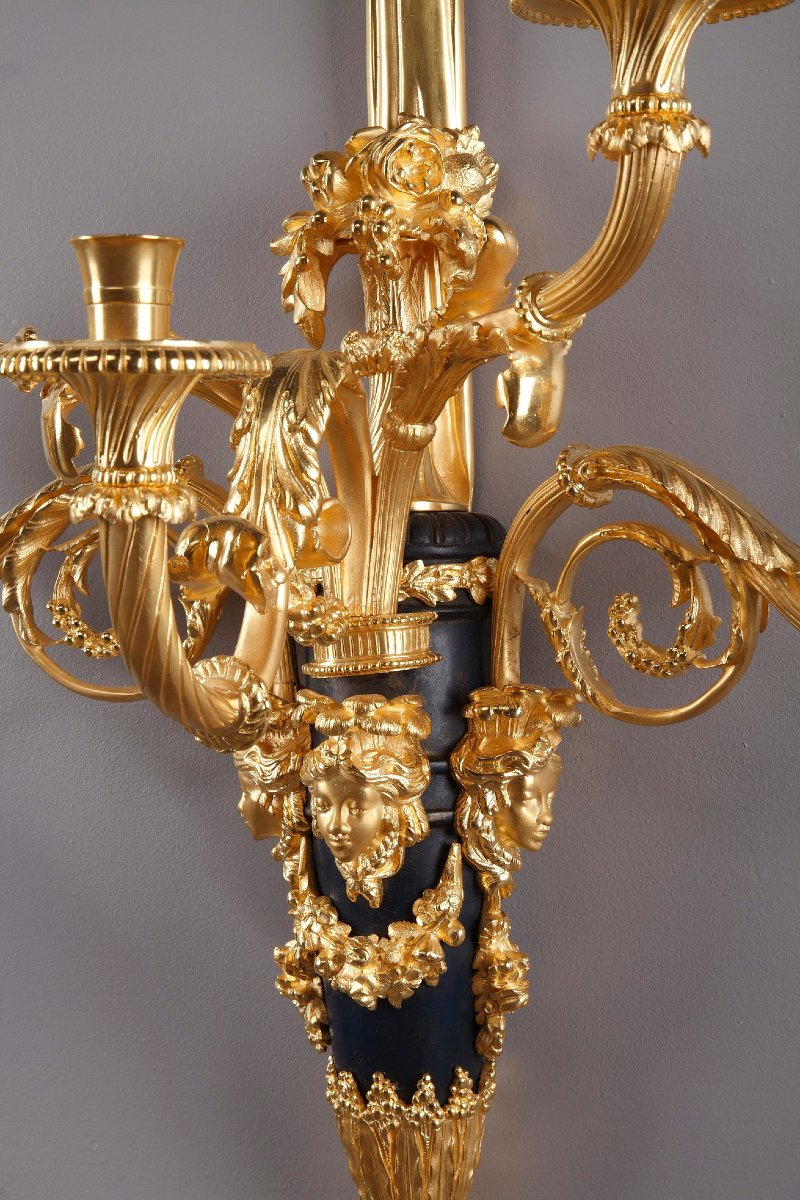 Très grande paire d'appliques de style Louis XVI d'après Thomire-photo-6