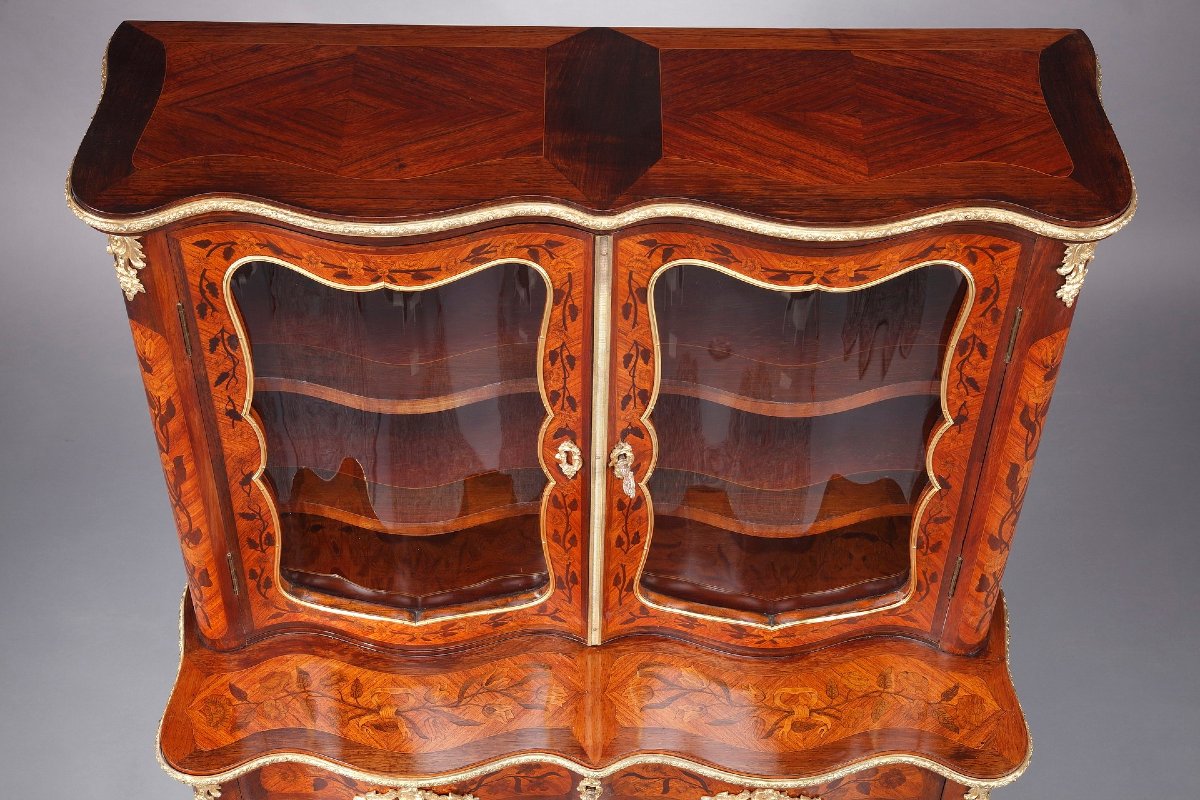 Vitrine de style Louis XV à décor de marqueterie, XIXe siècle-photo-4