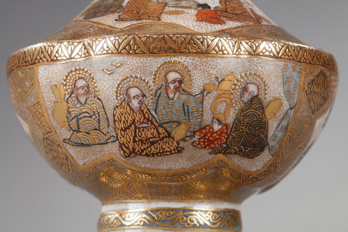 Petit vase Satsuma tripode en faïence décoré des 18 Luohans, XIXème-photo-4