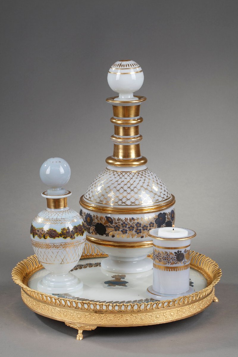 Service dit "verre d'eau" en opaline à décor Desvignes, Charles X