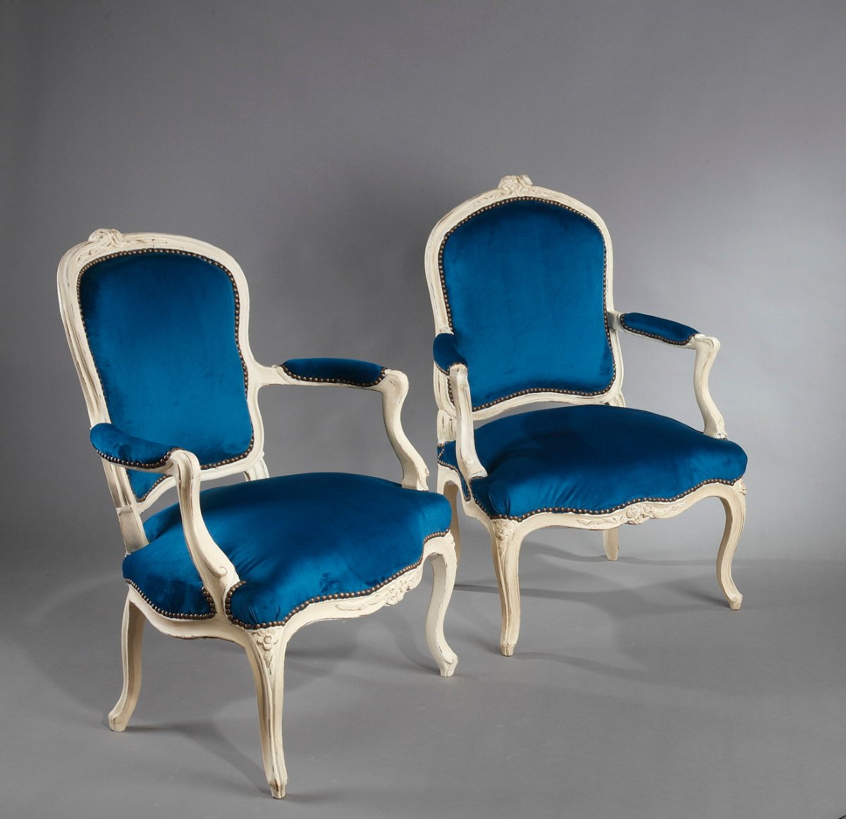 Quatre fauteuils en velours bleu canard d'époque Louis XV-photo-2