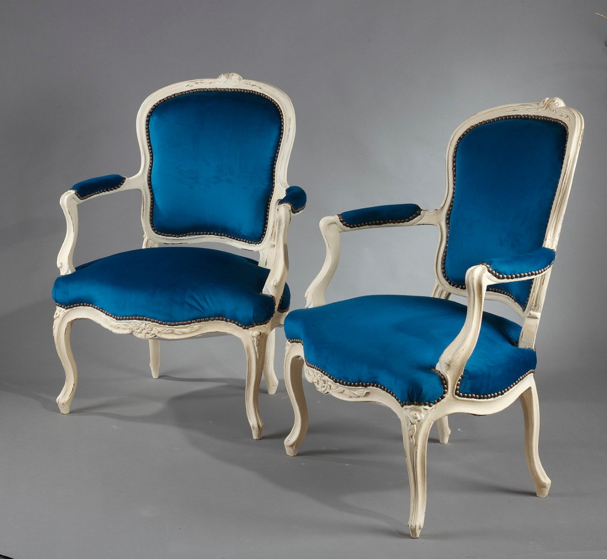 Quatre fauteuils en velours bleu canard d'époque Louis XV-photo-3