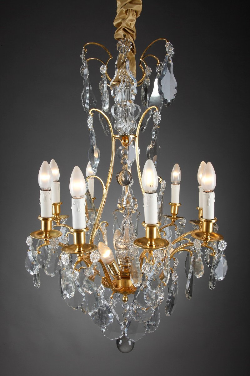 Lustre à huit bras de lumières en bronze doré et pampilles -photo-3