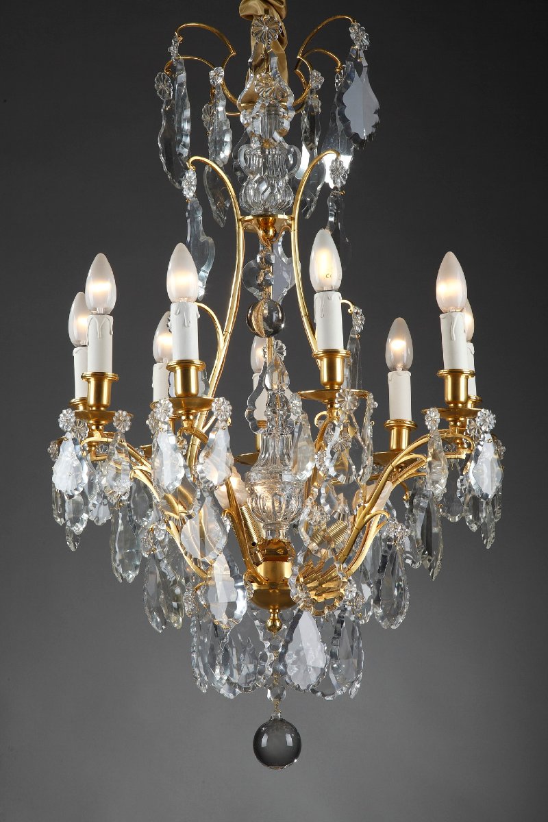 Lustre à huit bras de lumières en bronze doré et pampilles -photo-1