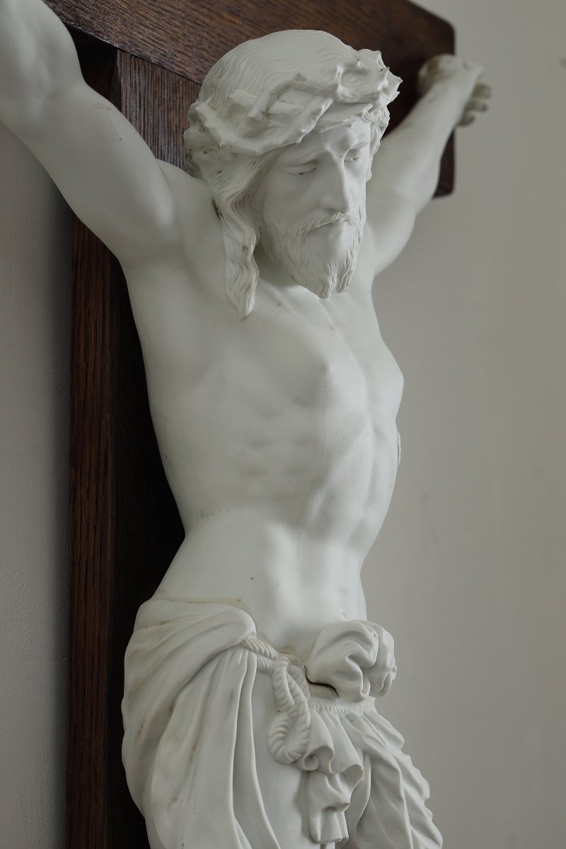 Imposing Bisque Sculpture Of Christ On The Cross -photo-7