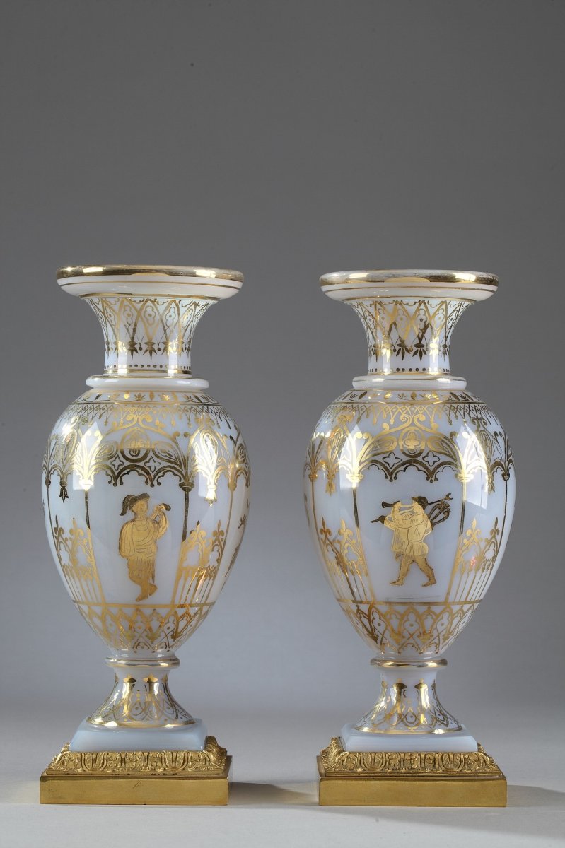 Vases En Opaline Restauration à Décor Desvignes
