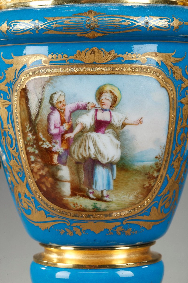 Paire De Vases Couverts En Porcelaine Polychrome Dans Le Goût De Sèvres-photo-5