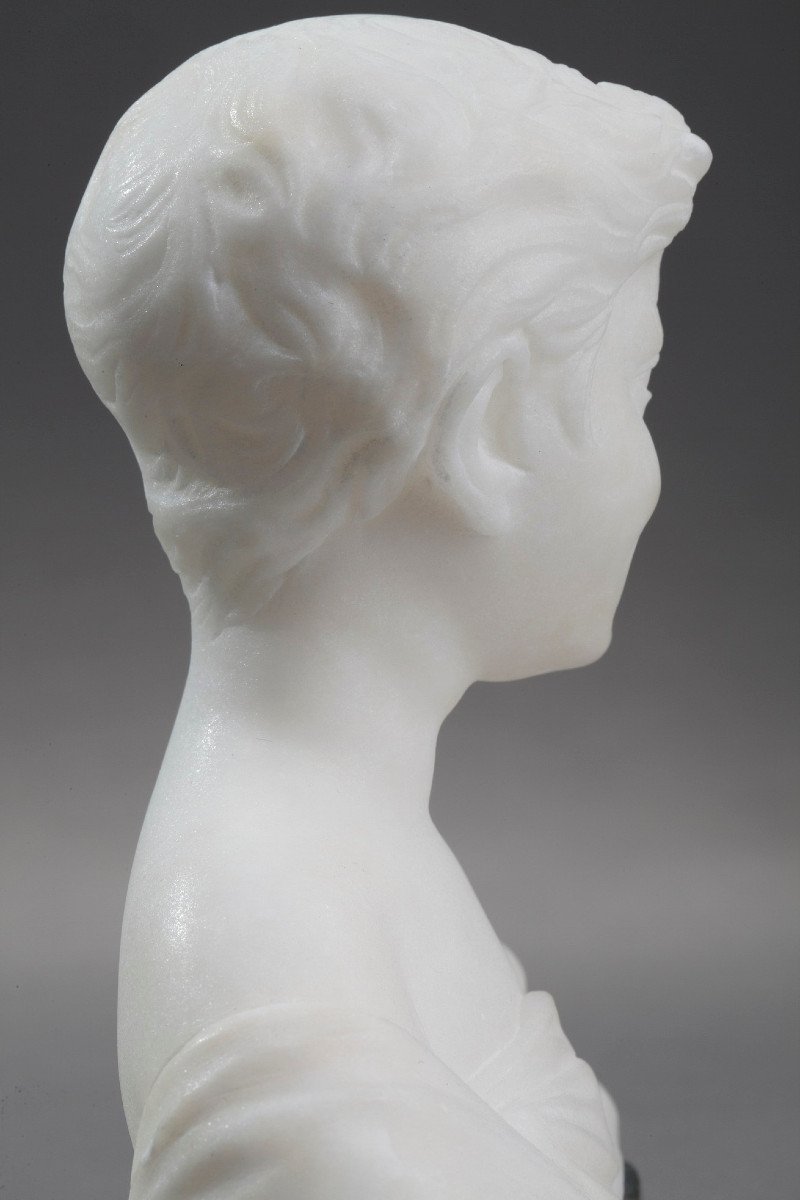 Small Bust Representing A Young Boy In Alabaster-photo-7