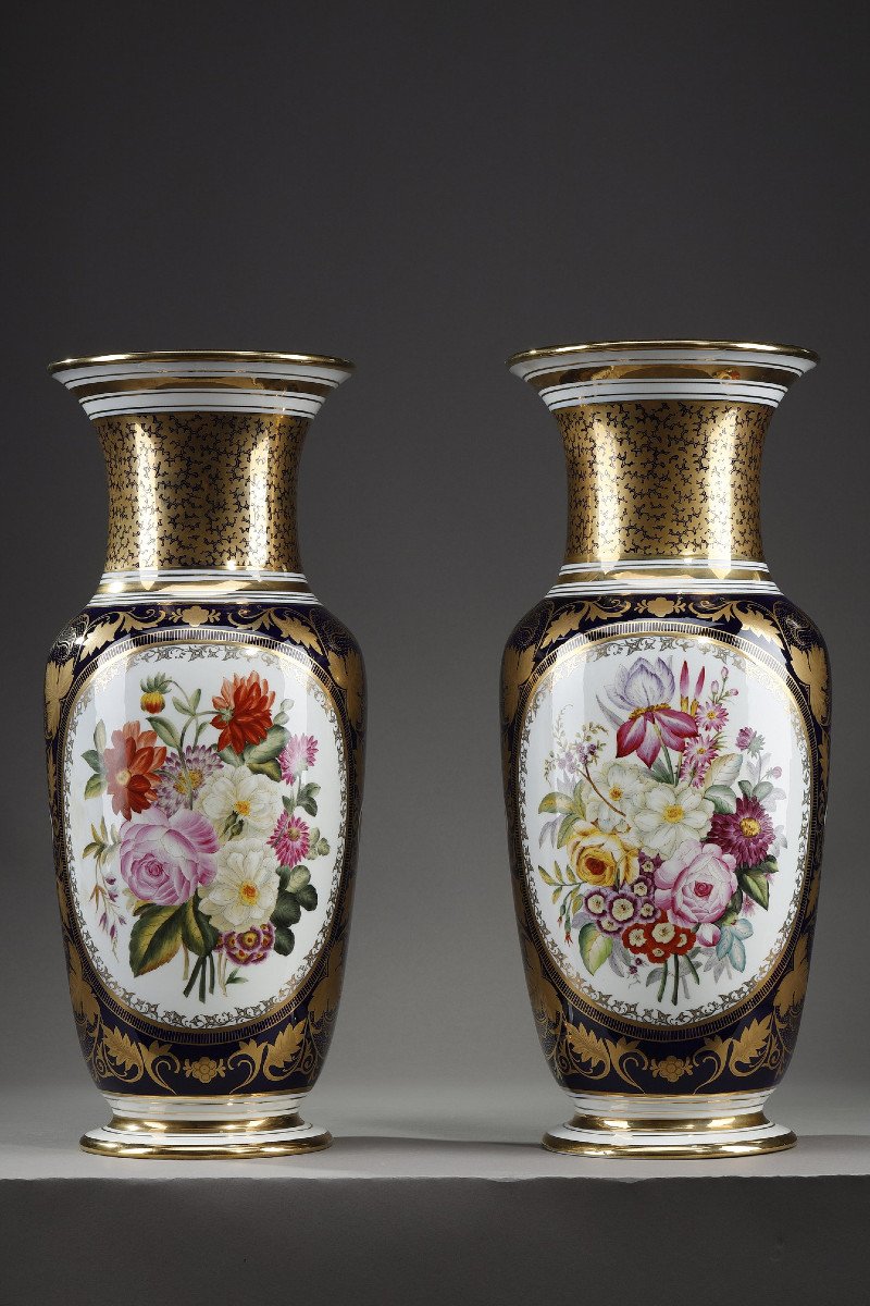 Paire De Vases En Porcelaine De Bayeux