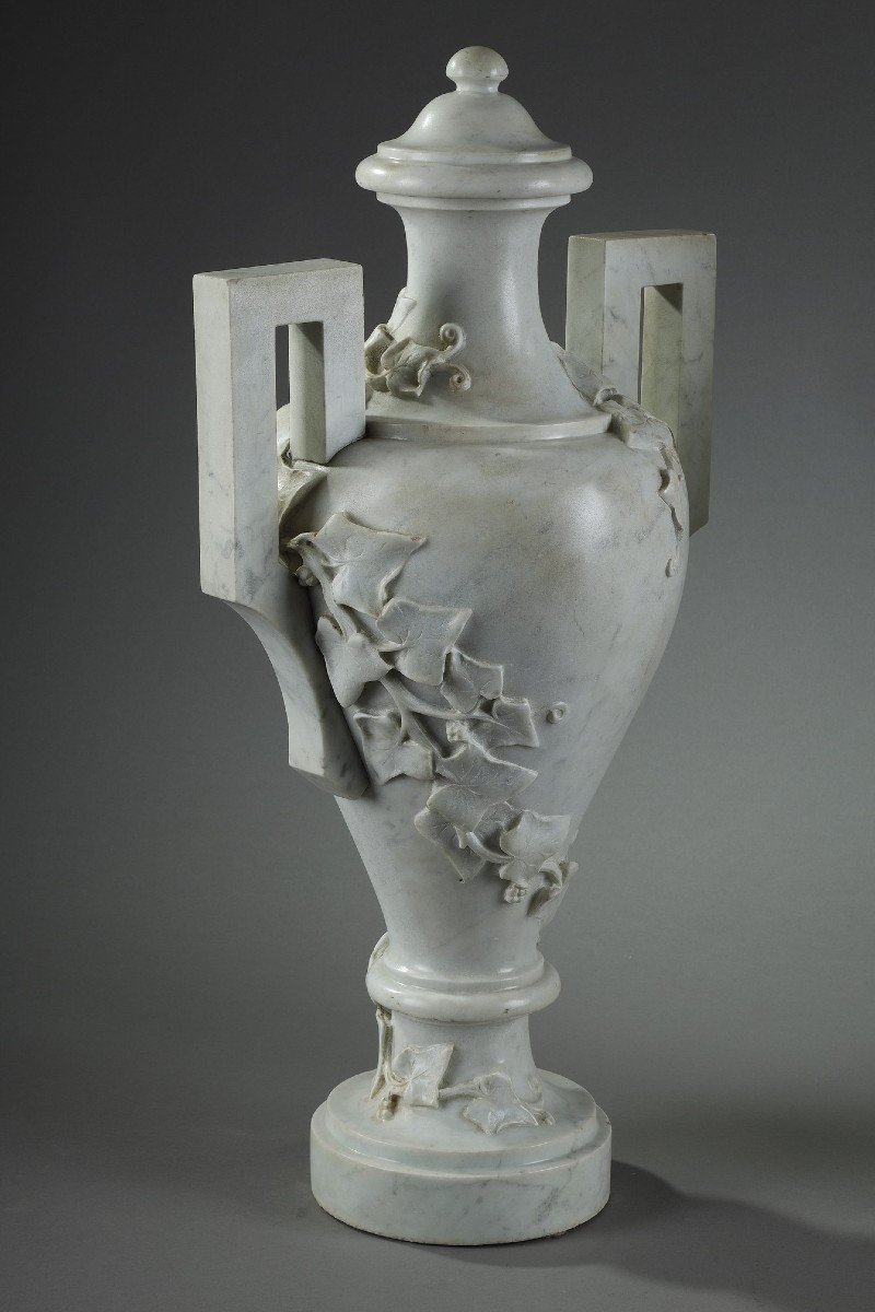 Paire De Vases En Marbre Blanc à Décor De Lierre, 19e Siècle-photo-1