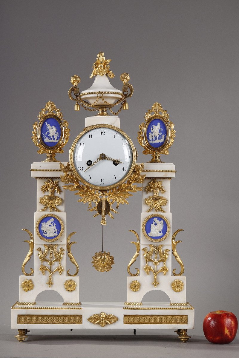 Important Portico Clock From The Louis XVI Period With Wedgwood Decoration-photo-2