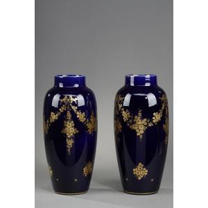 Paire De Vases 1900 En Porcelaine Bleu De Tours