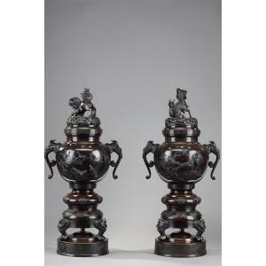 Pair Of Perfume Burners In Patinated Bronze Decorated With Fô Dogs And Dragons, 20th Century 