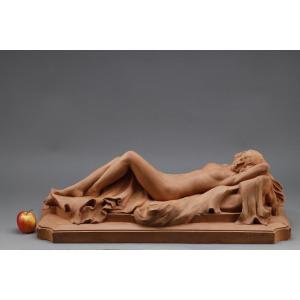 Important Terracotta Representing An Odalisque Lying On A Drape.
