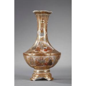 Small Tripod Satsuma Earthenware Vase Decorated With The 18 Luohans, 19th Century
