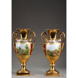 Paire De Vases d'Epoque Restauration En Porcelaine
