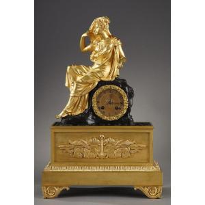 Restoration Period Clock In Gilt Bronze With A Young Woman