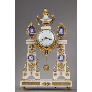 Important Portico Clock From The Louis XVI Period With Wedgwood Decoration