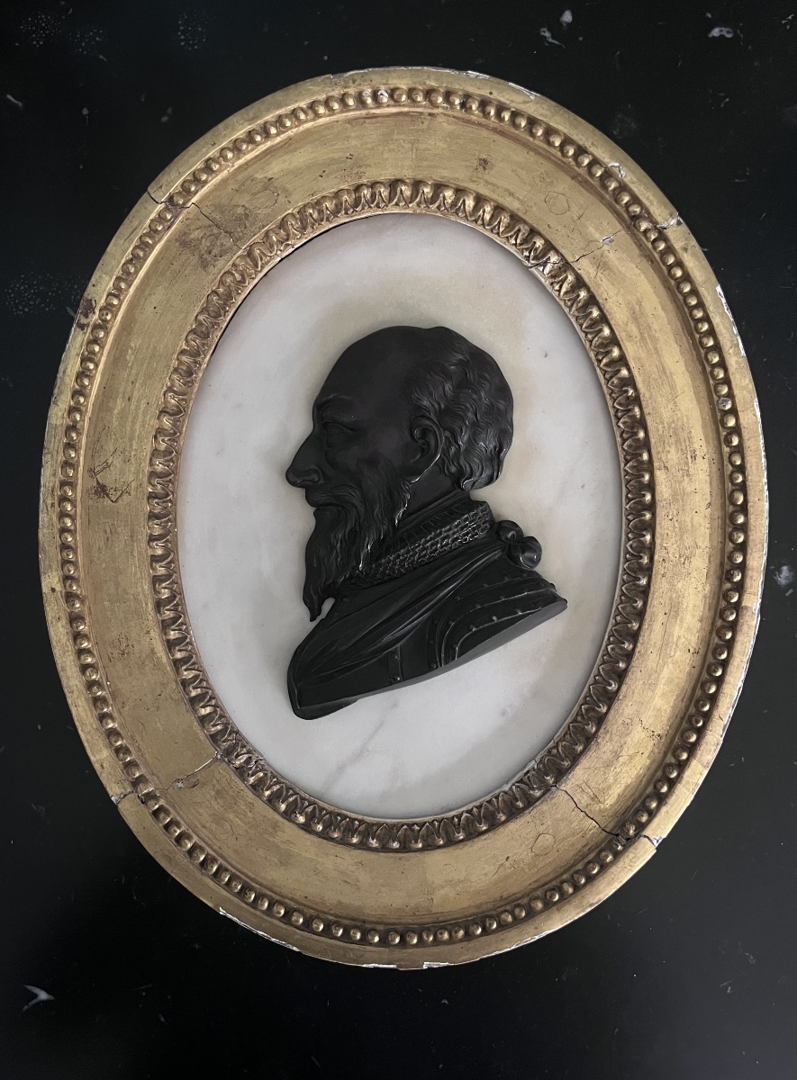Louis XVI Period Bronze And Marble Medallion After Guillaume Dupré (1576-1643)