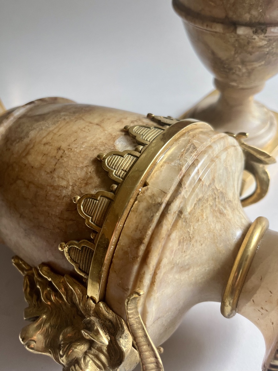 Paire de vases en albâtre et bronze doré de style Louis XVI ( XIX ème)-photo-2