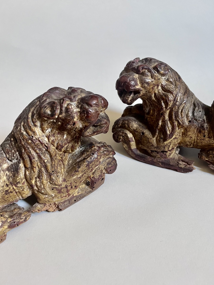 Pair Of Reclining Lions In Gilded Wood, Haute époque, 16th Century 