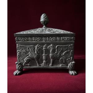 Neoclassical, Grand Tour, Berlin Cast Iron Griffin Casket In The Style Of Schinkel, 19th Century