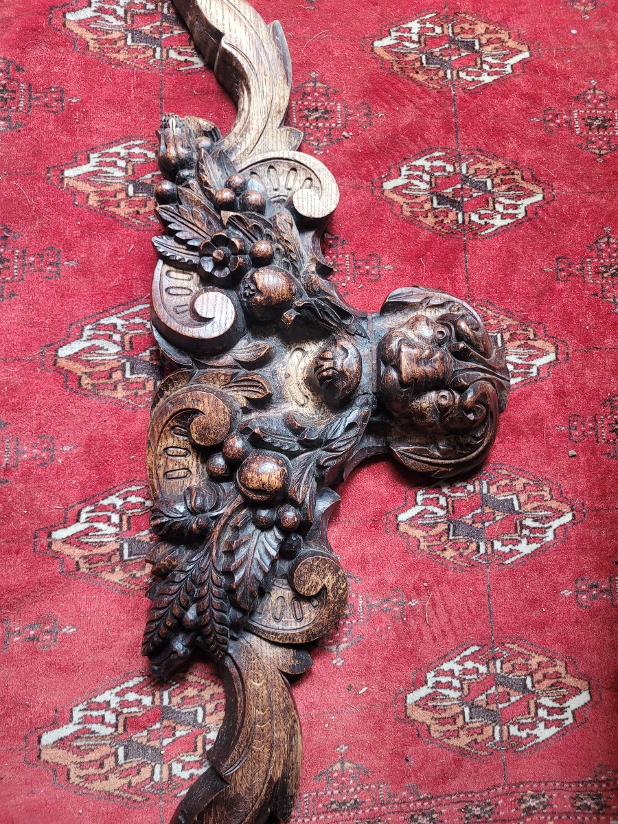 Wooden Frieze With Lion Head Decorations-photo-2
