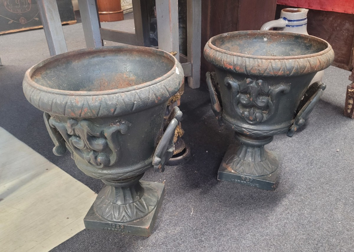 Pair Of Cast Iron Medecis H 43 Cm