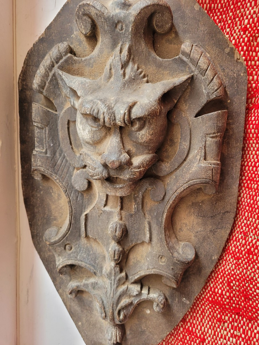 Fronton 19 eme en bois decor tête de lion-photo-2