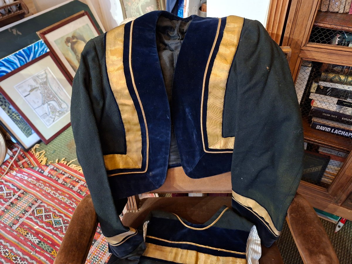 Velvet And Fabric Boleros And Uniform Vests-photo-2