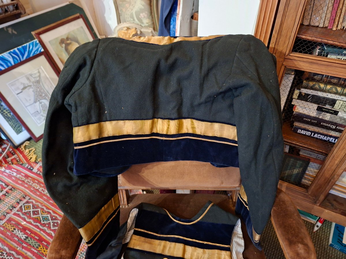 Velvet And Fabric Boleros And Uniform Vests-photo-3