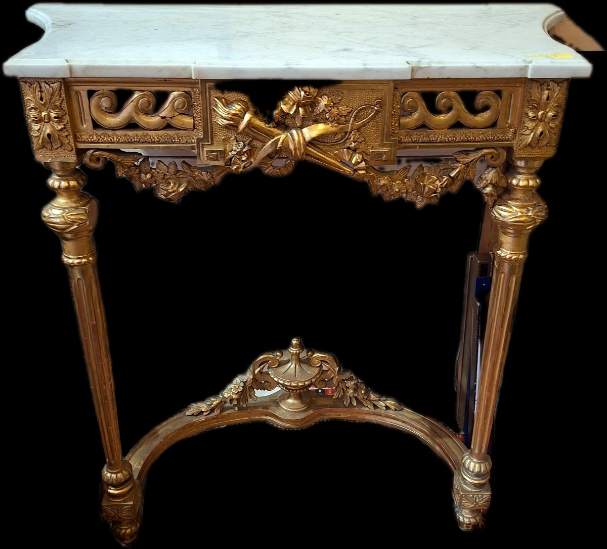Console en bois dore de style Louis XVI