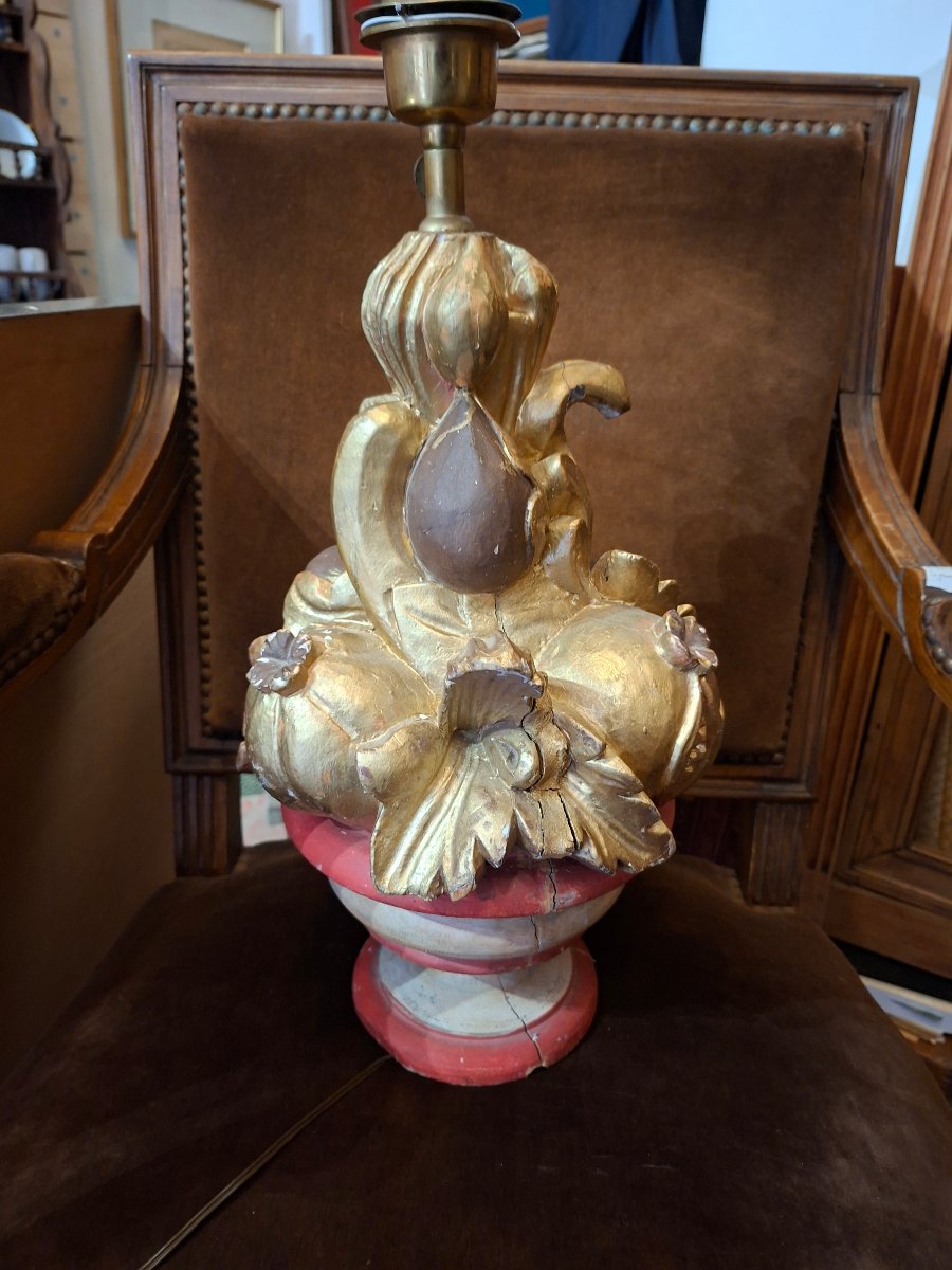 Pied de lampe en bois a decors de fruits