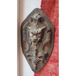 19th Century Wooden Pediment With Lion Head Decor