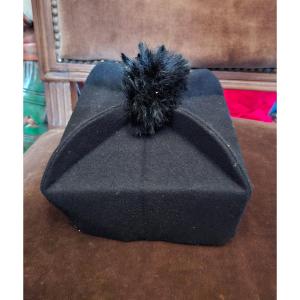 Religieux, barrette ecclésiastique